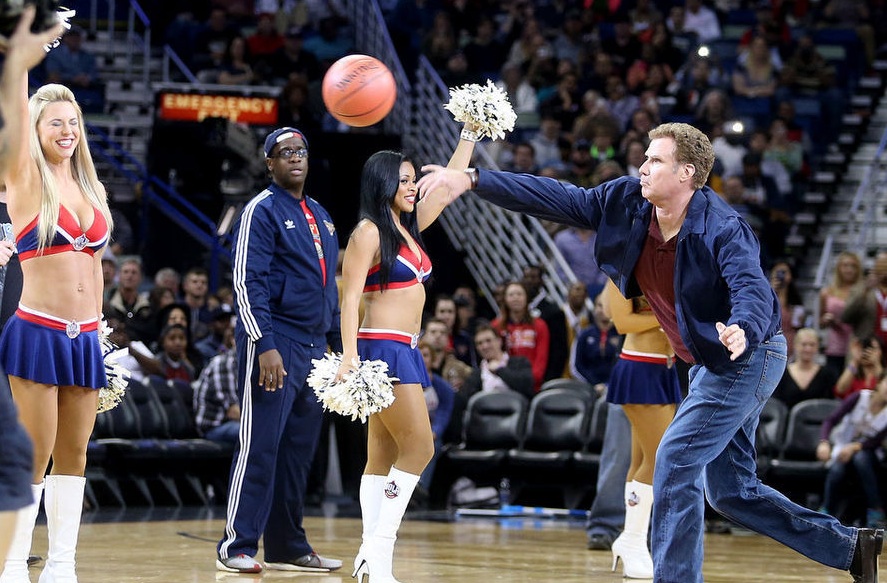 Το βίντεο όπου ένας εκτός εαυτού Γουίλ Φέρελ χτυπά μία cheerleader