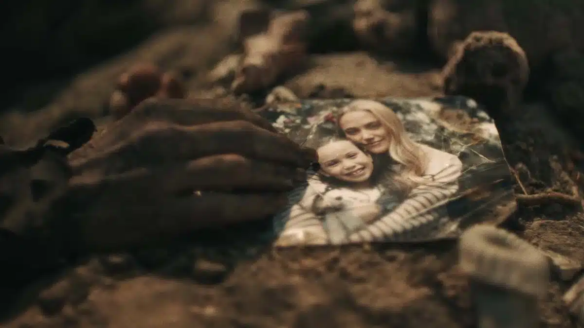 maika monroe resident evil