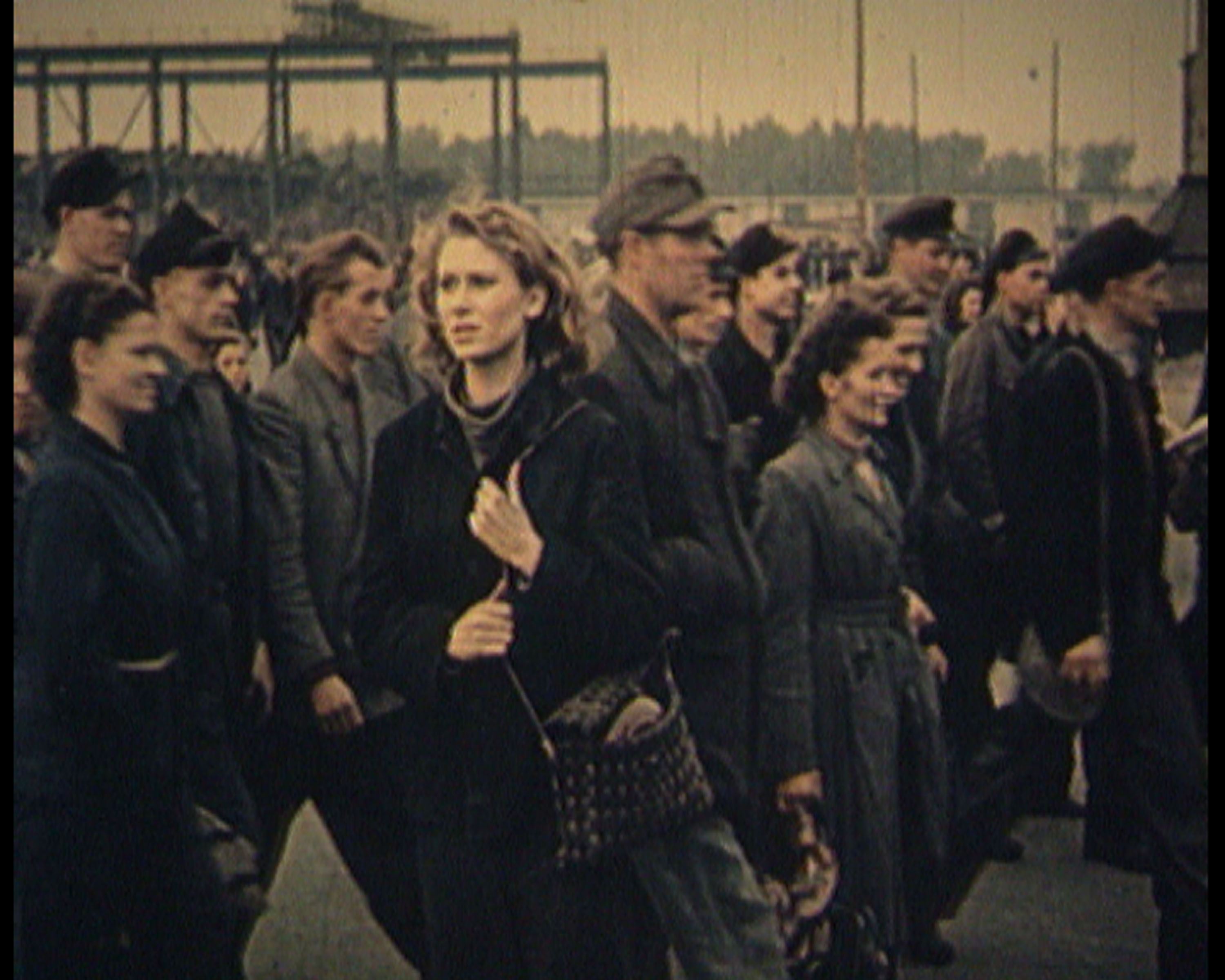 workers leaving the factory faroki tidf28