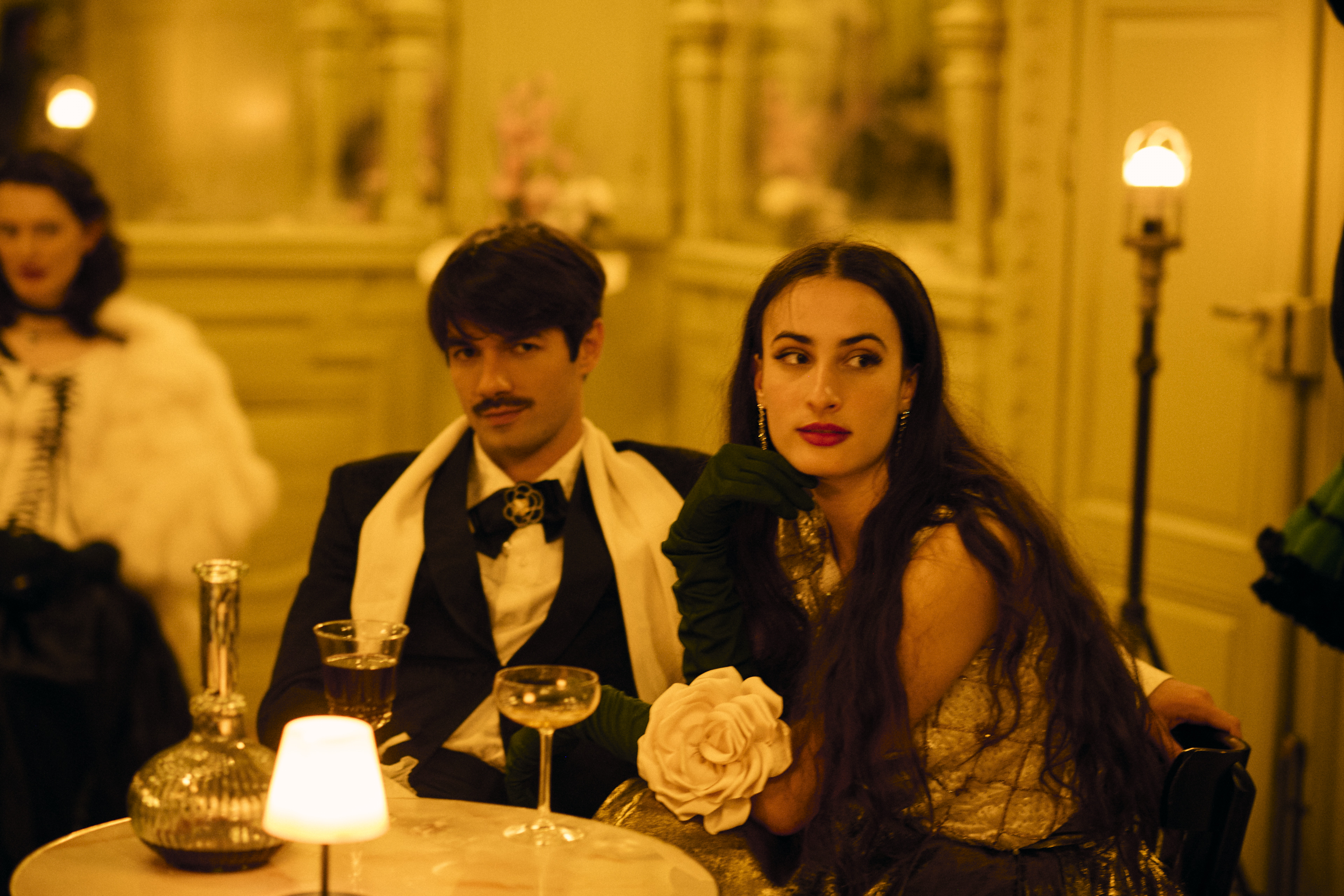 a paris tous les deux Λούρας