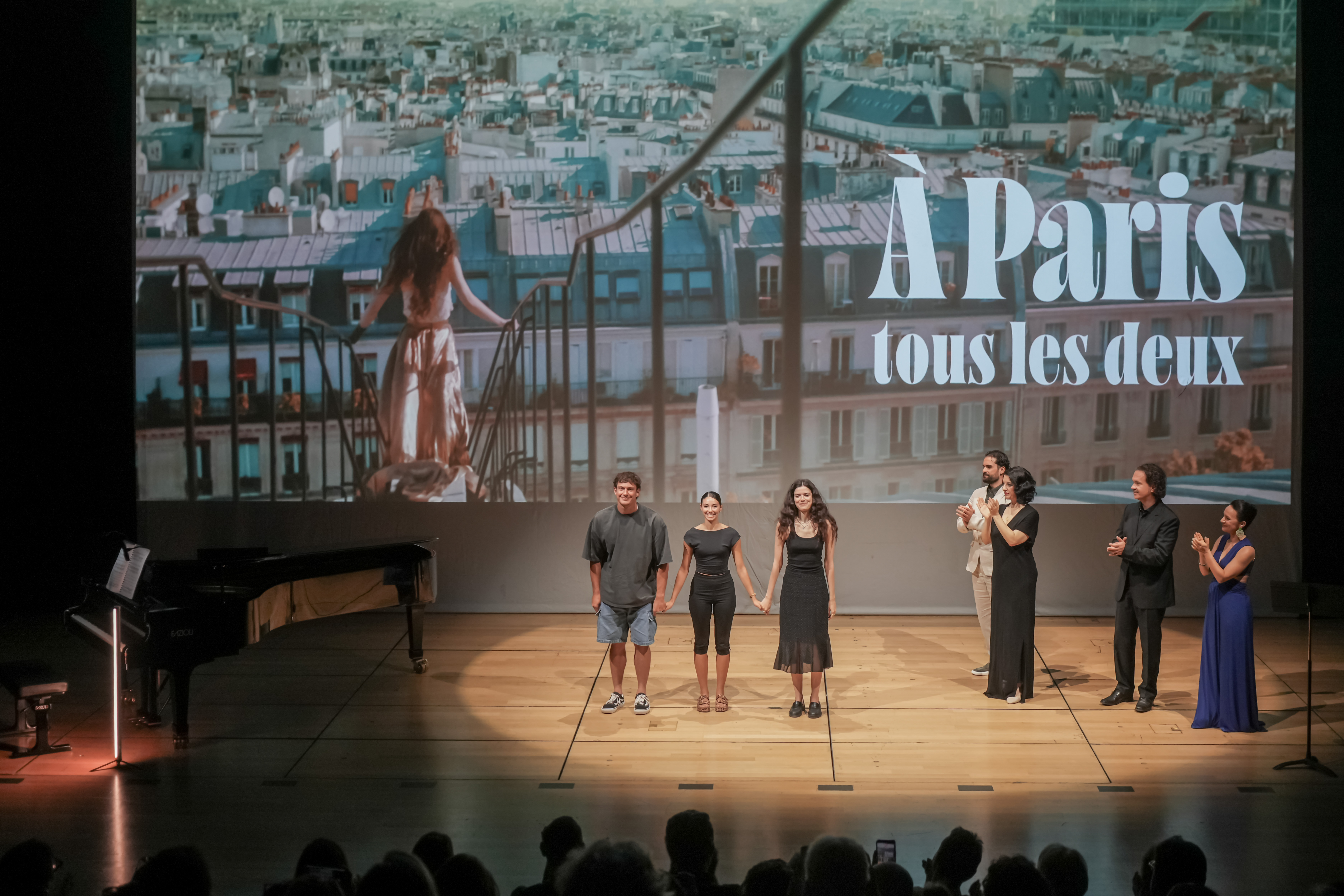 a paris tous les deux Λούρας