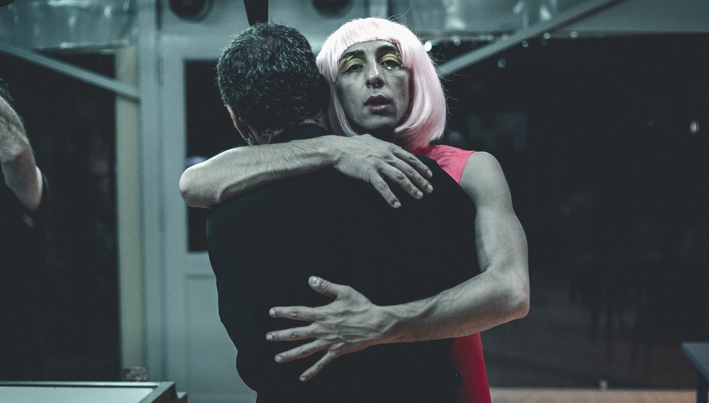 «Οι ταινίες μας δεν μας ανήκουν. Ανήκουν αποκλειστικά στο κοινό». Ο Κωνσταντίνος Καραμαγκιώλης μιλά στο Flix για τον «Αβελ»