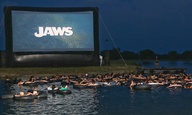 Πόσοι θα τολμούσατε να δείτε το «Jaws»... έτσι; 