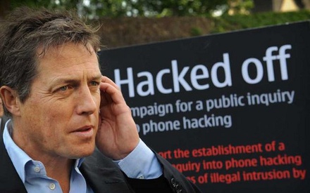 O Χιου Γκραντ ξεσκεπάζει και κλείνει βρετανικό tabloid!