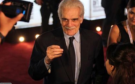 Ο Ομάρ Σαρίφ χαστουκίζει γυναίκα στο φεστιβάλ του Κατάρ