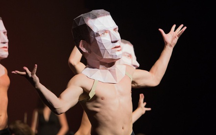 Το «Σάια ΛαΜπεφ» είναι τραγούδι κι αυτή είναι η live performance του από έναν θίασο του μιούζικαλ παραλόγου 