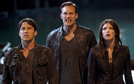 «True Blood», Σεζόν 5, Επεισόδιο 1: «Turn! Turn! Turn!»