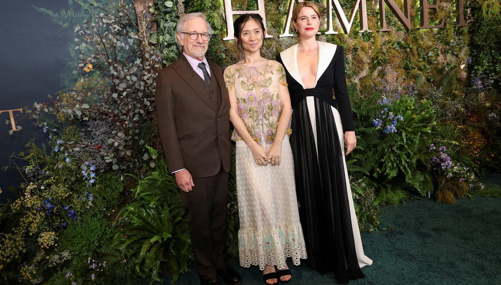 Ο Στίβεν Σπίλμπεργκ θέλει λιγότερα μπλοκμπάστερ και περισσότερες ταινίες σαν το «Hamnet» στη μεγάλη οθόνη