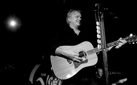 Τιμ Ρόμπινς: Ακούστε τα τραγούδια του!