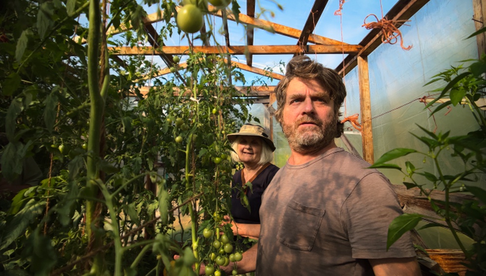 O Ζακ Γαλιφιανάκης φέρνει στο Netflix μια σειρά κηπουρικής