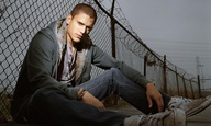 O Γουέντγουορθ Μιλερ του «Prison Break» αντιδρά στην ομοφοβική πολιτική του Πούτιν