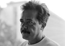 Ο Ευθύμης Φιλίππου δεν απαντάει ποτέ σε όλες τις ερωτήσεις που του κάνεις
