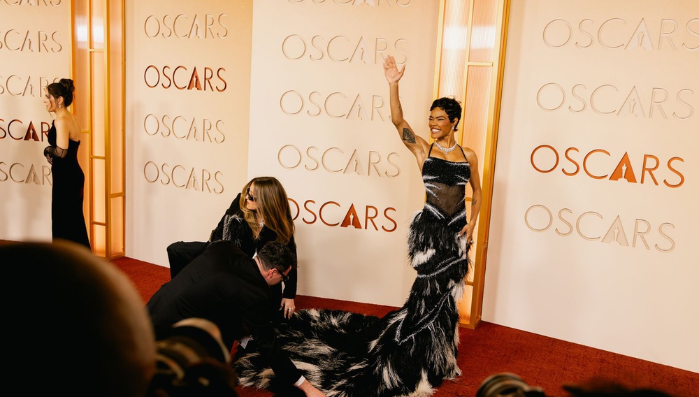 Oσκαρ 2026: To Gucci της Ντέμι Μουρ, οι εμφανίσεις που ξεχώρισαν και εκείνες που πέρασαν απαρατήρητες