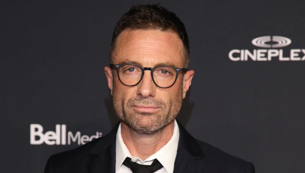 Ο Τζέικομπ Τίρνι φέρνει τη νέα σειρά «Alexander» στο Netflix