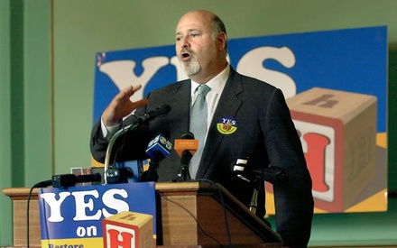 Ο Τραμπ εκμεταλλεύεται τη δολοφονία του Ρομπ Ράινερ για χυδαίες πολιτικές επιθέσεις