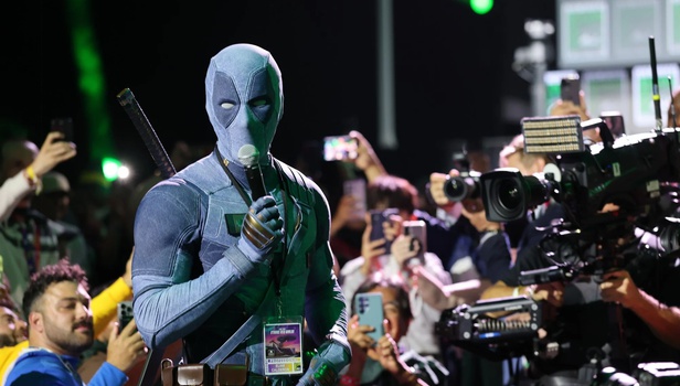 Ο Deadpool εισέβαλε στο Comic-Con και ζήτησε μια θέση στους Avengers