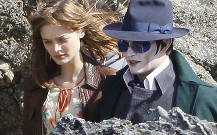 Πρώτες εικόνες του Τζόνι Ντεπ από το Dark Shadows