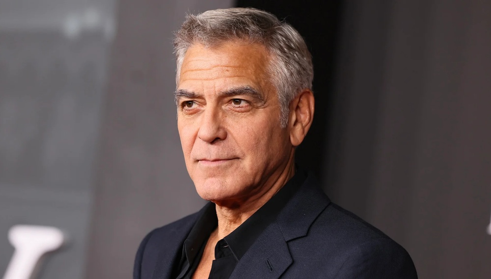 Ο Τζορτζ Κλούνεϊ απαντά στη σκληρότητα του Χόλιγουντ με σεβασμό και χιούμορ