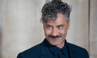 Ο Τάικα Γουατίτι τρολάρει τους φανς του «Thor» με την «επιστροφή» του Τόνι Σταρκ