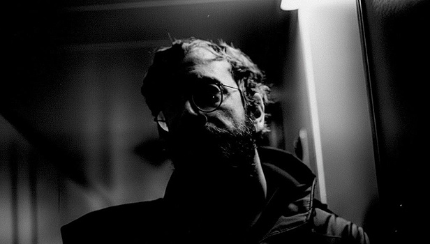 Βγαίνουν μέσα απ' τον The Boy