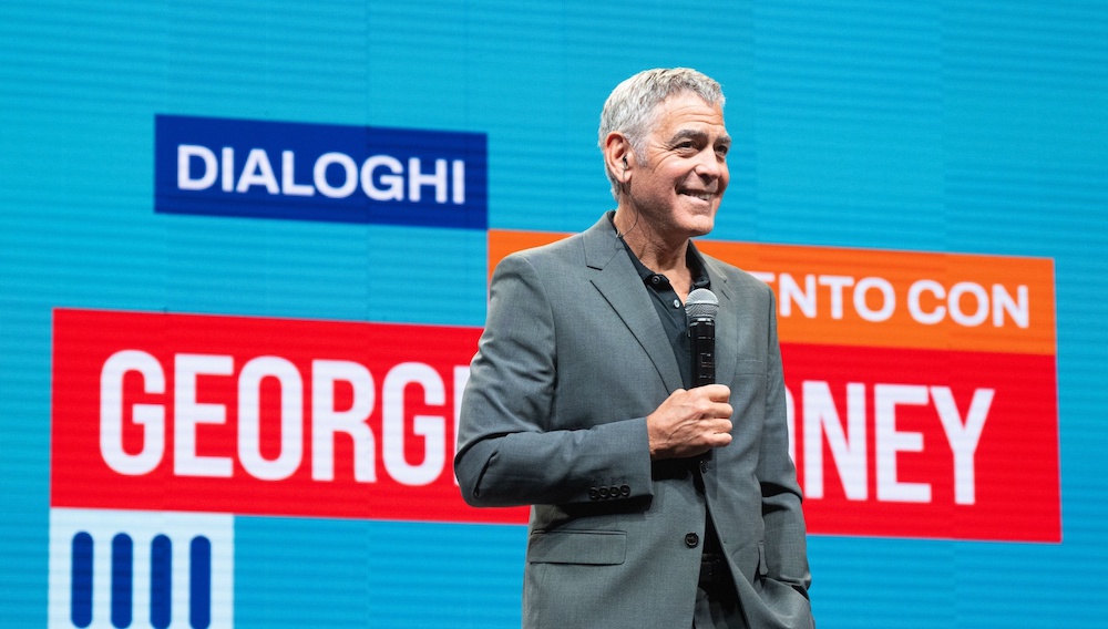 Τζορτζ Κλούνεϊ εναντίον Ντόναλντ Τραμπ: «Aν κάποιος λέει ότι θέλει να τερματίσει έναν πολιτισμό, αυτό είναι έγκλημα πολέμου»