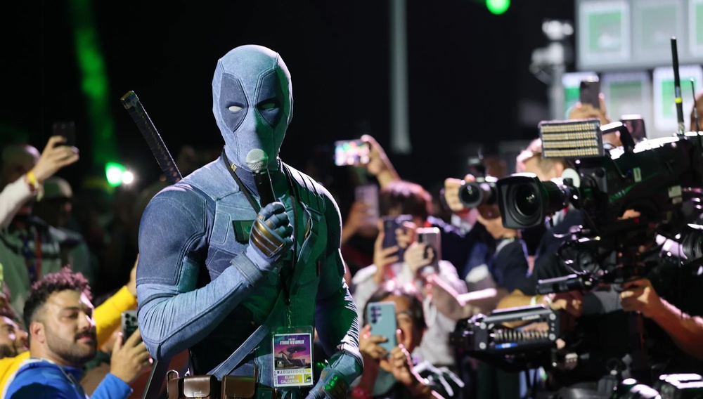 Ο Deadpool εισέβαλε στο Comic-Con και ζήτησε μια θέση στους Avengers