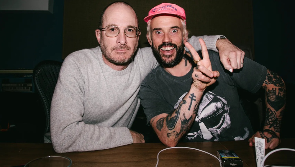 «Rabbit Run»: Ακούστε το νέο κομμάτι των Idles για το «Caught Stealing» του Ντάρεν Αρονόφσκι
