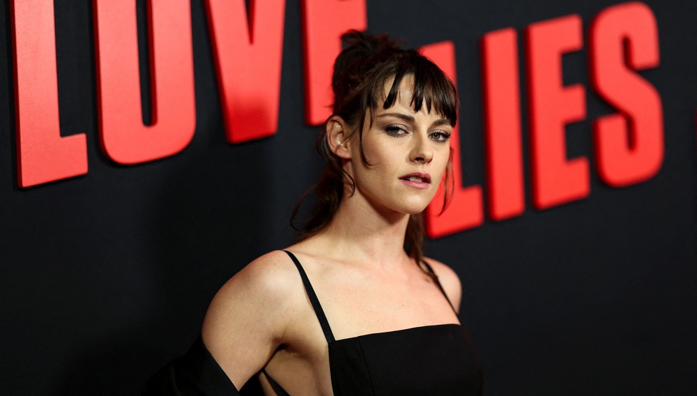 Κρίστεν Στιούαρτ κατά Χόλιγουντ: «Η γυναικεία εμπειρία στην οθόνη προκαλεί ακόμα αηδία»