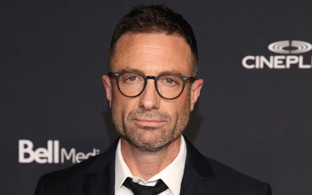 Ο Τζέικομπ Τίρνι φέρνει τη νέα σειρά «Alexander» στο Netflix