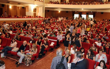 Νύχτες Πρεμιέρας Conn-x: ημέρα πρώτη και δεύτερη, τα dessous