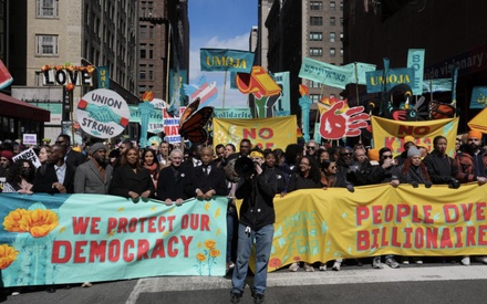 Ρόμπερτ Ντε Νίρο εναντίον Ντόναλντ Τραμπ ξανά και ξανά