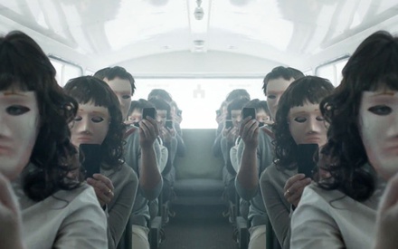 Από το μέλλον μέχρι τα ‘80s: Ολα τα επεισόδια «Black Mirror» στη σειρά