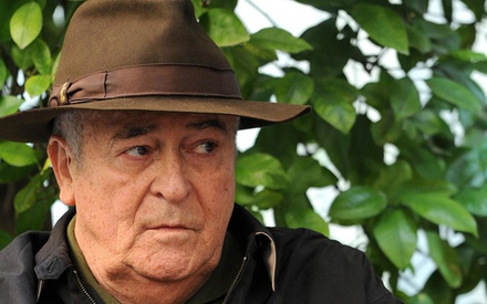 «Ρίντλεϊ, ντροπή σου!» Ο Μπερνάρντο Μπερτολούτσι τα βάζει με τον Ρίντλεϊ Σκοτ επειδή απέλυσε τον Κέβιν Σπέισι