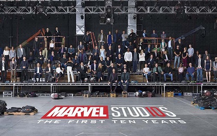 Το κινηματογραφικό σύμπαν της Marvel κλείνει τα 10 του χρόνια και το γιορτάζει με μια φωτογραφία
