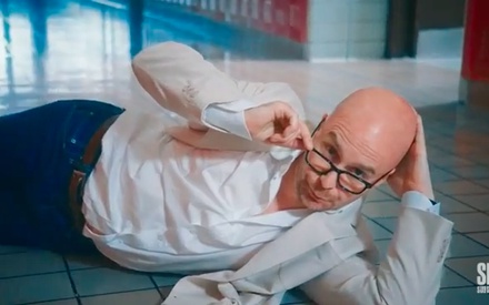 «Tucci Gang»: ο Σαμ Ρόκγουελ έστησε ένα tribute στον Στάνλεϊ Τούτσι στο SNL (κι εκείνος απάντησε)