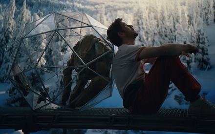 Το «Αποστολή Χαίρε Μαρία» είναι φτιαγμένο για να βιώνονται συλλογικά, στο σκοτάδι μιας αίθουσας