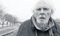 O Μπρους Ντερν αποτίει φόρο τιμής στον Πίτερ Ο' Τουλ