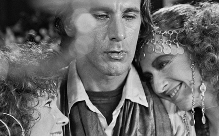 «Ο Ανθρωπος που Αγάπησε ένα Πτώμα»: Η επιστροφή του «Singapor Sling» σε... βιβλίο