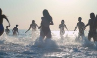 Feel mighty real! Τρέιλερ για το «Mektoub My Love: Canto Uno» του Αμπντελατίφ Κεσίς