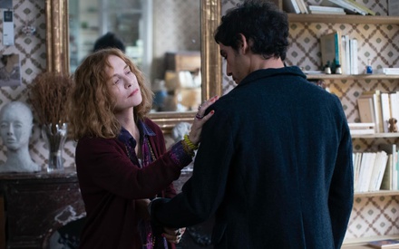 Η Ιζαμπέλ Ιπέρ γράφει «Παράλληλες Ιστορίες» στη νέα ταινία του Ασγκάρ Φαραντί