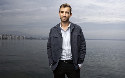 Ο Αρνό Ντιφεΐς μιλά στο Flix για το πώς αποτυπώνεις την ενδοοικογενειακή βία στο σινεμά. Και τον πιστεύουμε