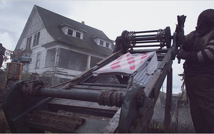 Μπουγάδα κι άλλα βασανιστήρια για τον Ρομπ Ζομπι