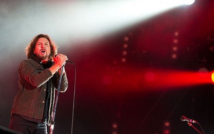 Οταν οι Pearl Jam τραγούδησαν το «Let it Go» από το «Frozen»