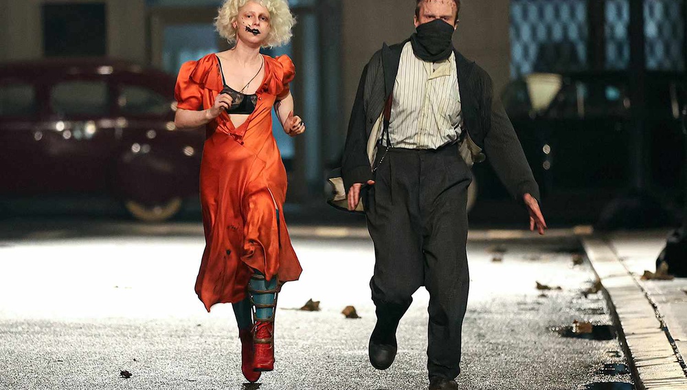 Η Μάγκι Τζίλενχαλ μιλά για την έμπνευση πίσω από τη νέα της ταινία «Η Νύφη»