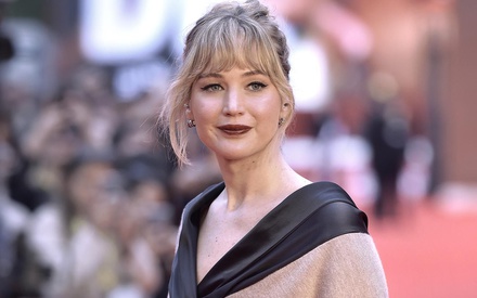 Τζένιφερ Λόρενς: «Είναι τρομακτική η αγωνία για το πρώτο feedback του κοινού»