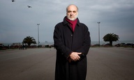 «Ο χρόνος με βοηθάει να θεραπεύω την ανεπάρκειά μου»: Ο Φίλιππος Κουτσαφτής μιλάει στο Flix