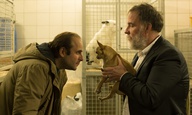 Ανθρωπος μεταμορφώνεται σε σκύλο στο «Chien», του Σαμιουέλ Μπενσετρίτ