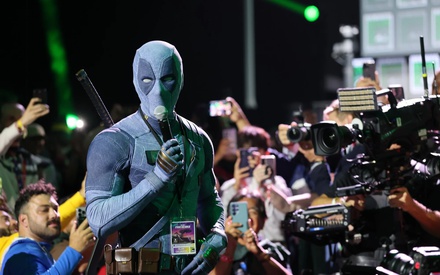 Ο Deadpool εισέβαλε στο Comic-Con και ζήτησε μια θέση στους Avengers