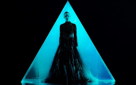  «You know what my mother used to call me? Dangerous»: Τρέιλερ για το «The Neon Demon» του Νίκολας Βίντινγκ Ρεφν