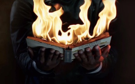 Στην πυρά! Πρώτο τρέιλερ για το «Fahrenheit 451» του HBO